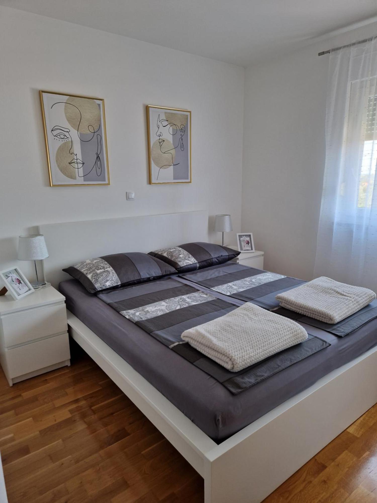Nicol Apartment *